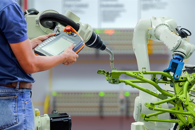 Bringing Artificial Intelligence to Manufacturing >
