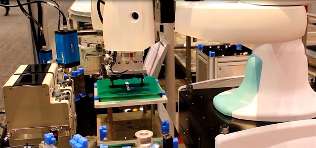 VIDEO: Dual-Arm Collaborative Robots Increase Flexibility and Accuracy ...