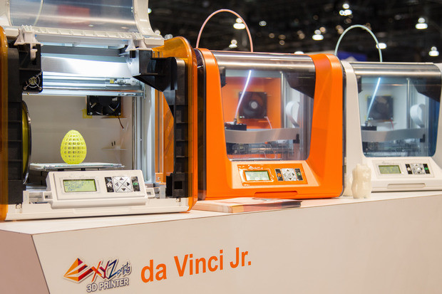 The Da Vinci 1.0, showcased in three different color schemes.