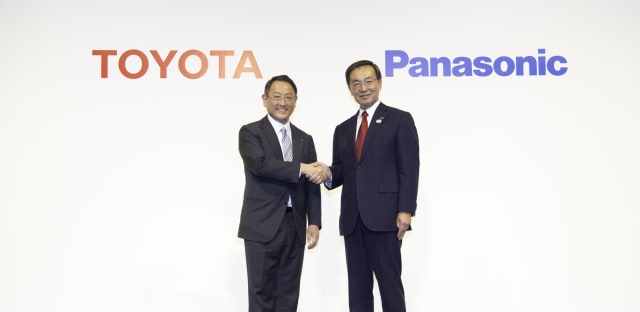 Toyota Motor Corporation President, Akio Toyoda, and Panasonic Corporation President, Kazuhiro Tsuga. (Image courtesy of Toyota Motor Corporation.)