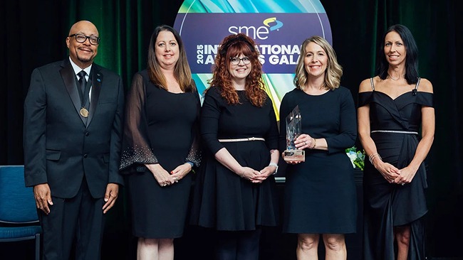 SME presents 2025 Excellence in manufacturing training award to Textron Aviation