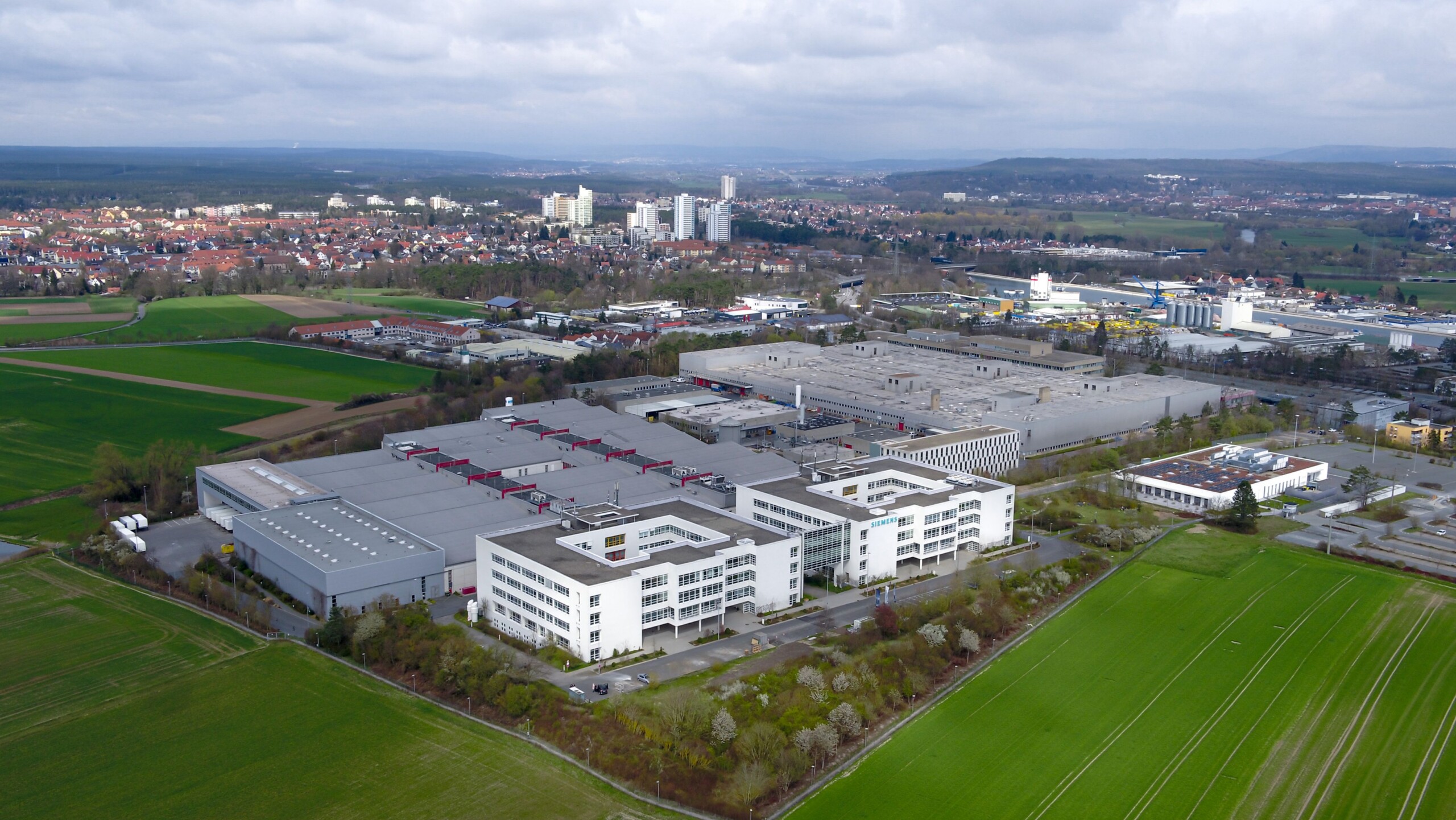 Siemens Pioneers AI Tools for Manufacturing at Erlangen Plant