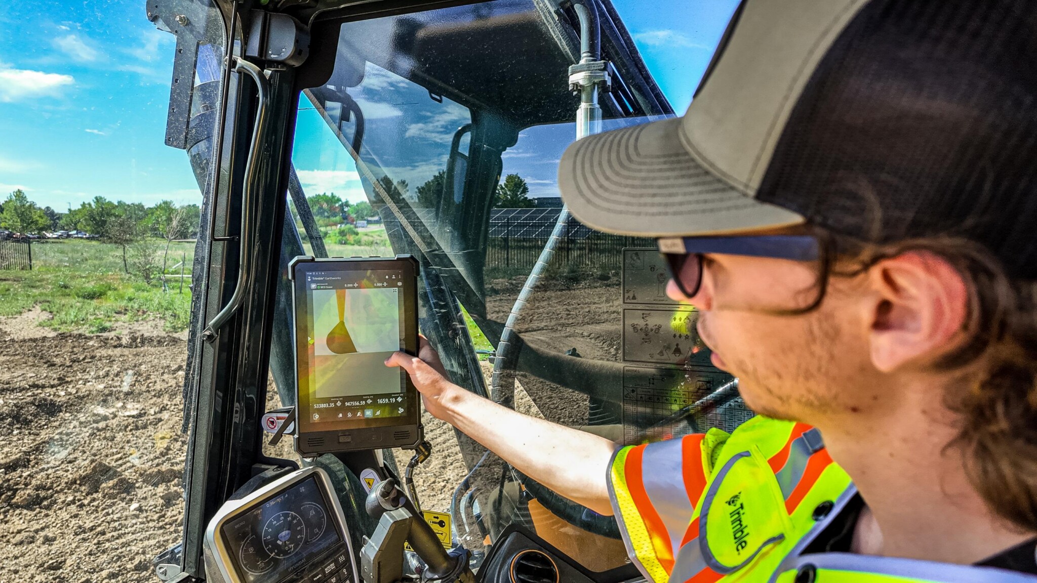 Earthwork Contracting Trimble adds dual GNSS receivers to Earthworks platform - Engineering.com